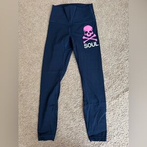 SoulCycle Lululemon leggings wonder train size 4 
25 inch length